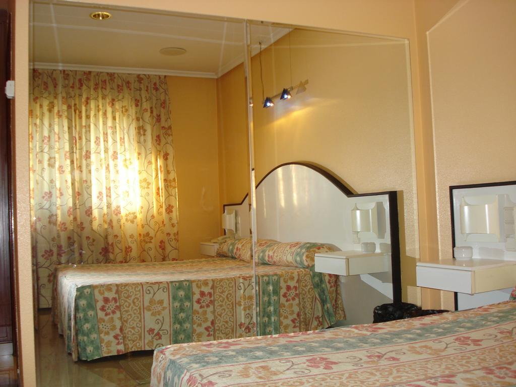 Motel Cancun Barbadas-Ourense Os Fornos Room photo